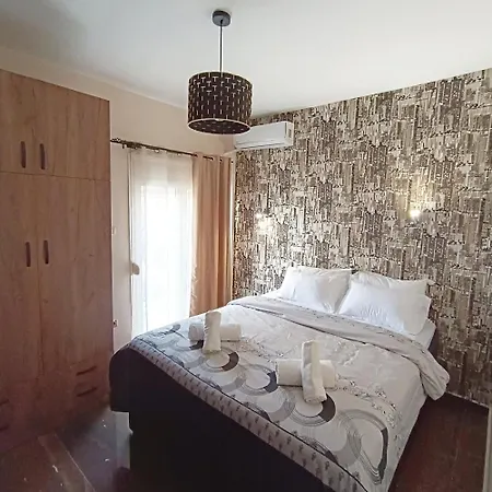 Beautiful 2 Center Apartment *