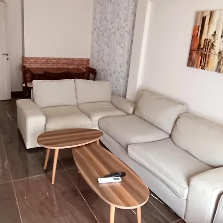 Beautiful 2 Center Apartment *